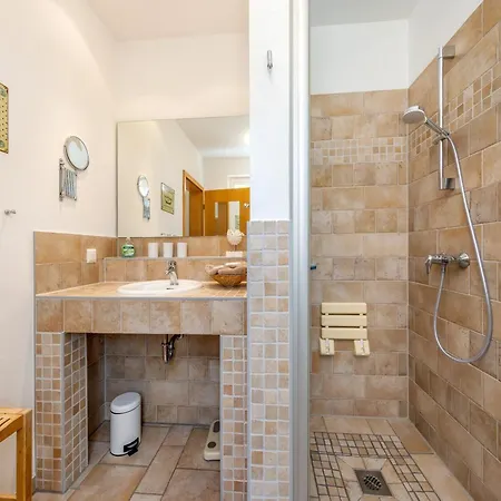 Eg - Ruegenbrise Am Wasser Mit 2 Baedern Garz (Rugen)