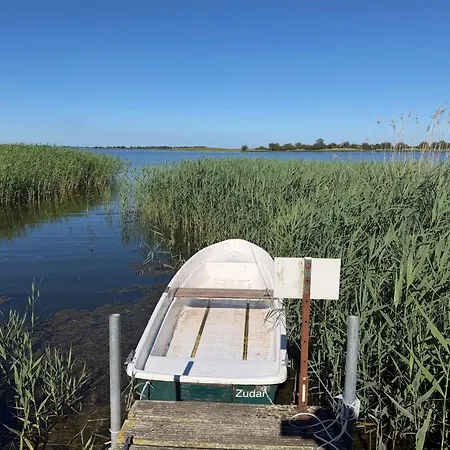 - Rügenbrise Am Wasser Mit Steg Und Paddelboot - Alles Inklusive