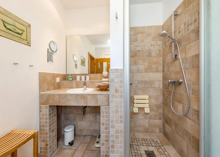 Eg - Ruegenbrise Am Wasser Mit 2 Baedern Garz (Rugen)